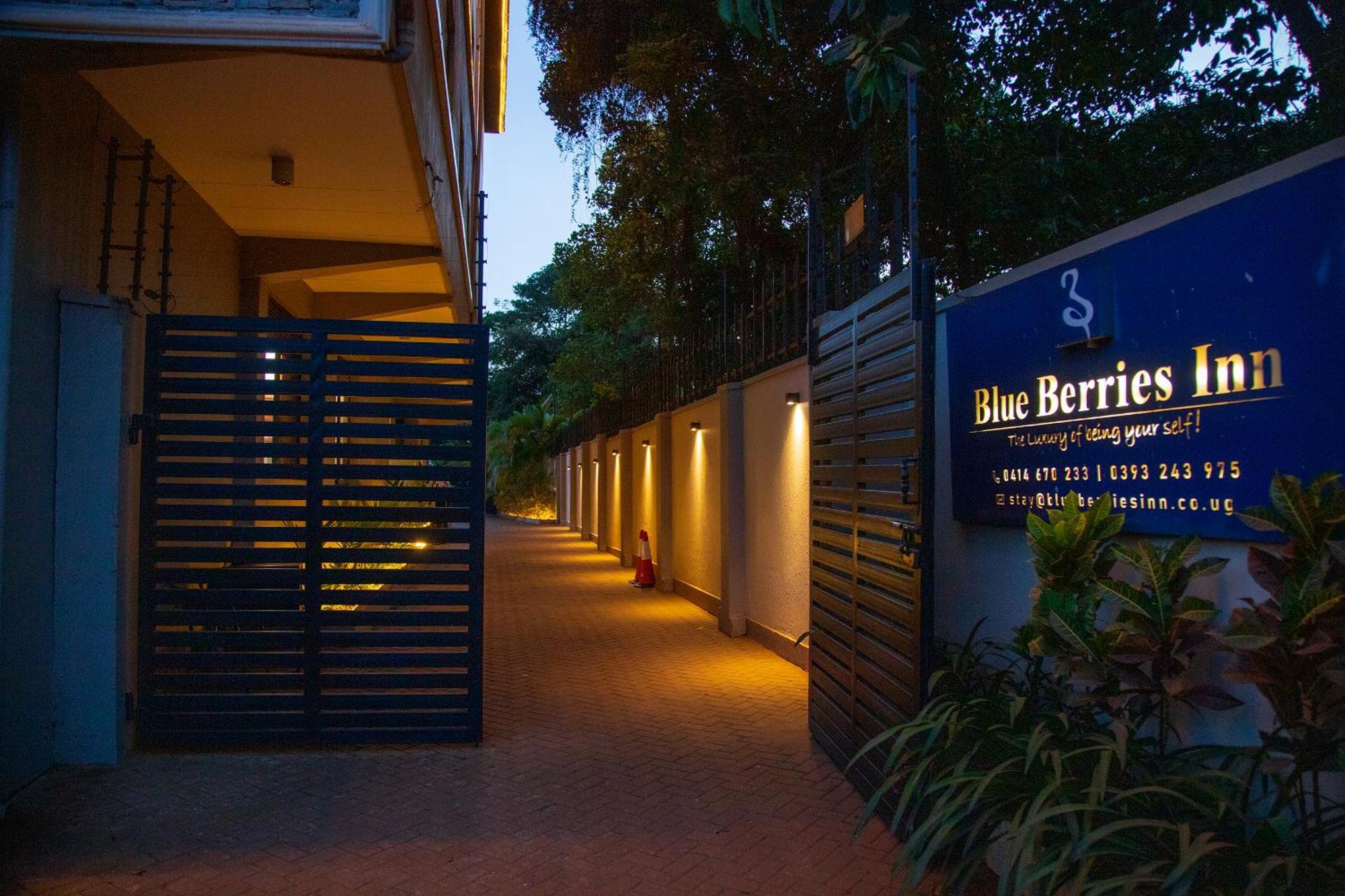 Blue Berries Hotel Entebbe Exterior foto