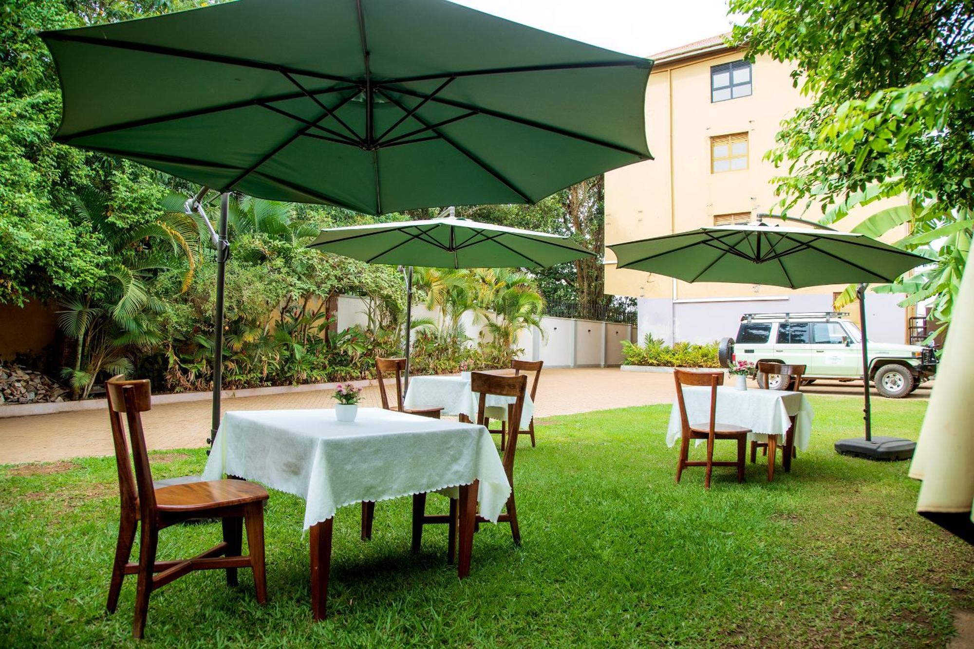 Blue Berries Hotel Entebbe Exterior foto