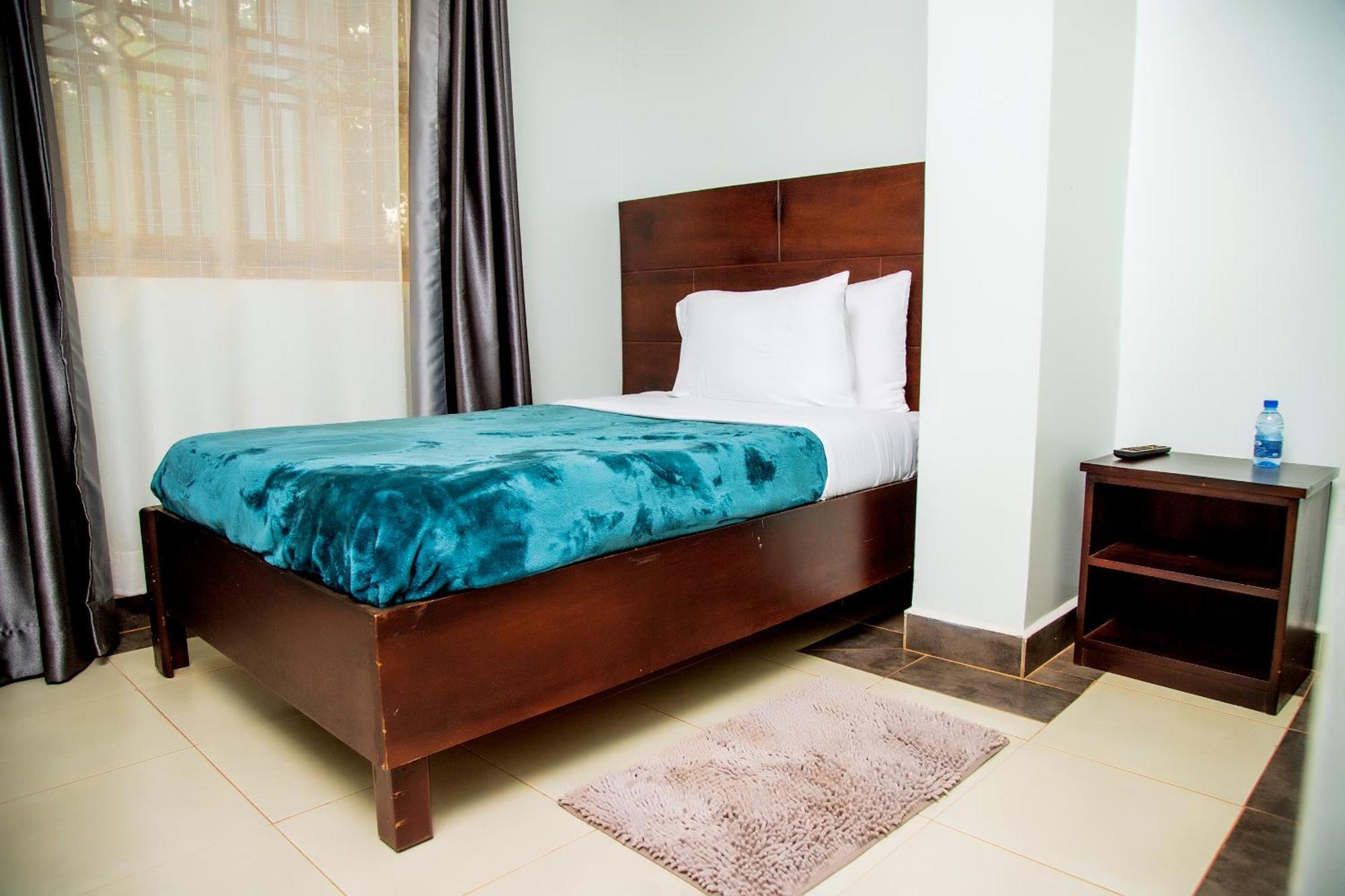 Blue Berries Hotel Entebbe Exterior foto